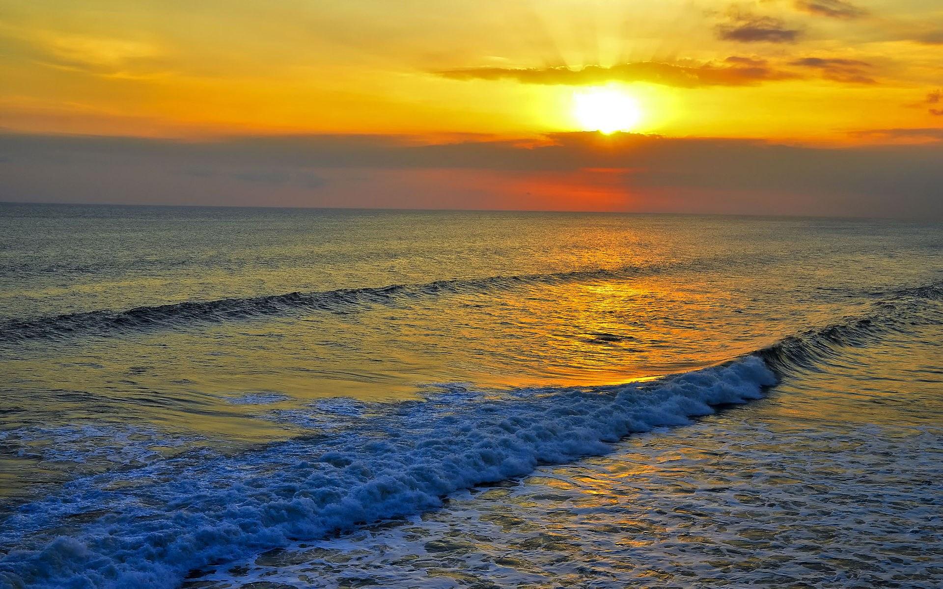 夕阳黄昏海滩唯美意境壁纸图-壁纸图片大全