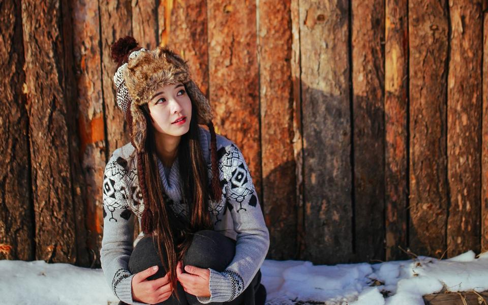 东北那边雪地清纯女生图片可爱美女桌面壁纸