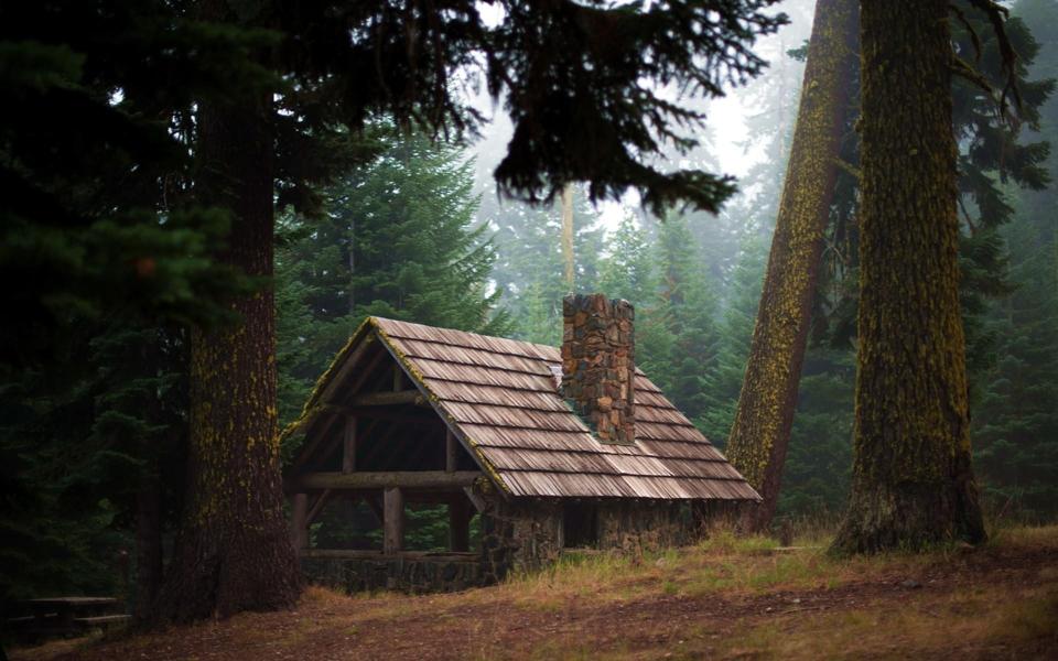 森林里的小木屋风景桌面壁纸