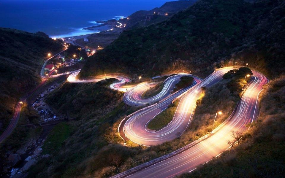 盘山道路夜景高清壁纸