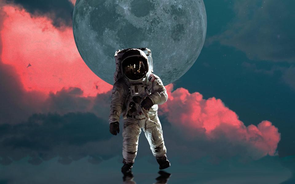 月亮背景宇航员图片高清壁纸下载