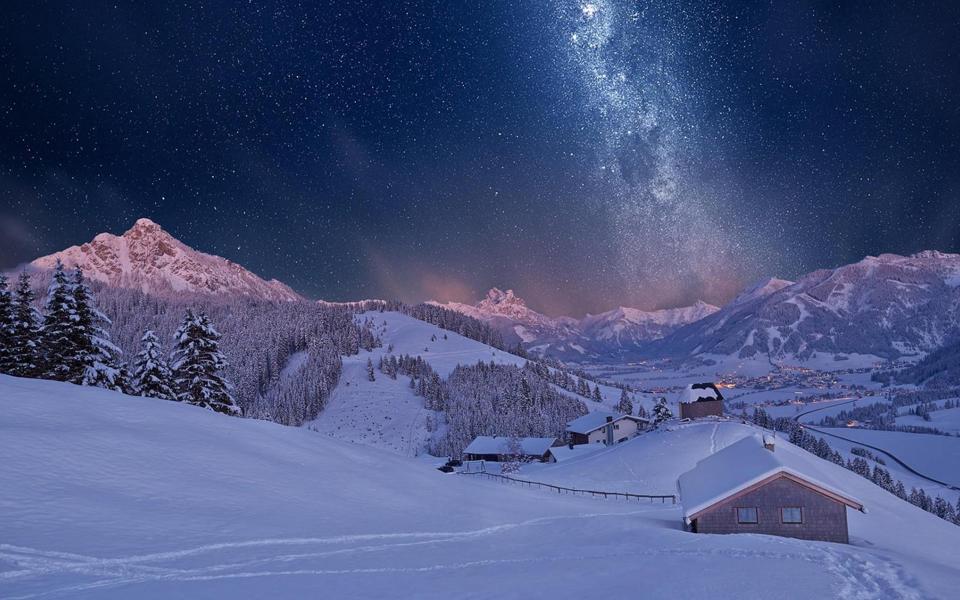 冬天夜晚高山雪景唯美桌面壁纸