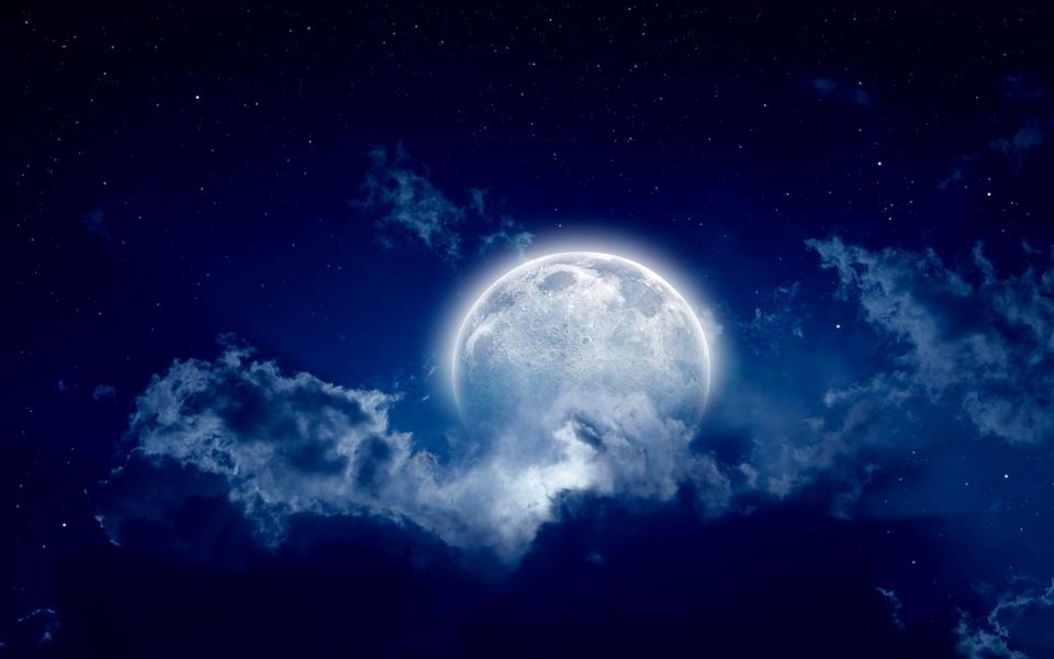 梦幻美丽的月亮图片壁纸