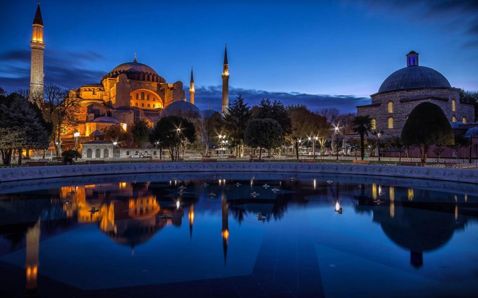 伊斯坦布尔别墅夜景风景桌面壁纸