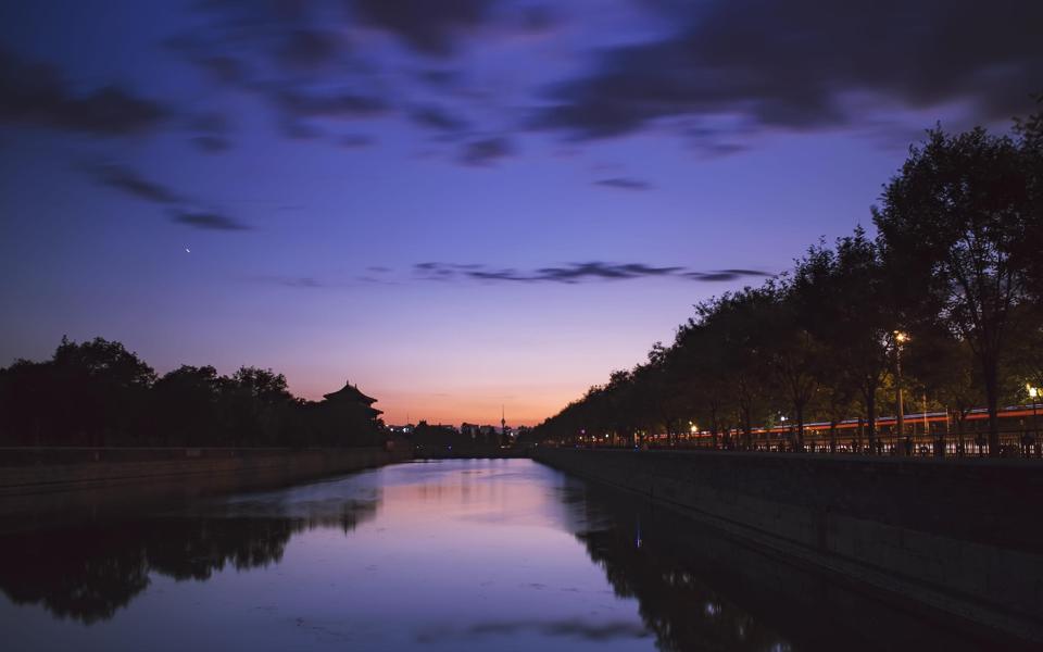 美丽的护城河唯美夜景壁纸图片