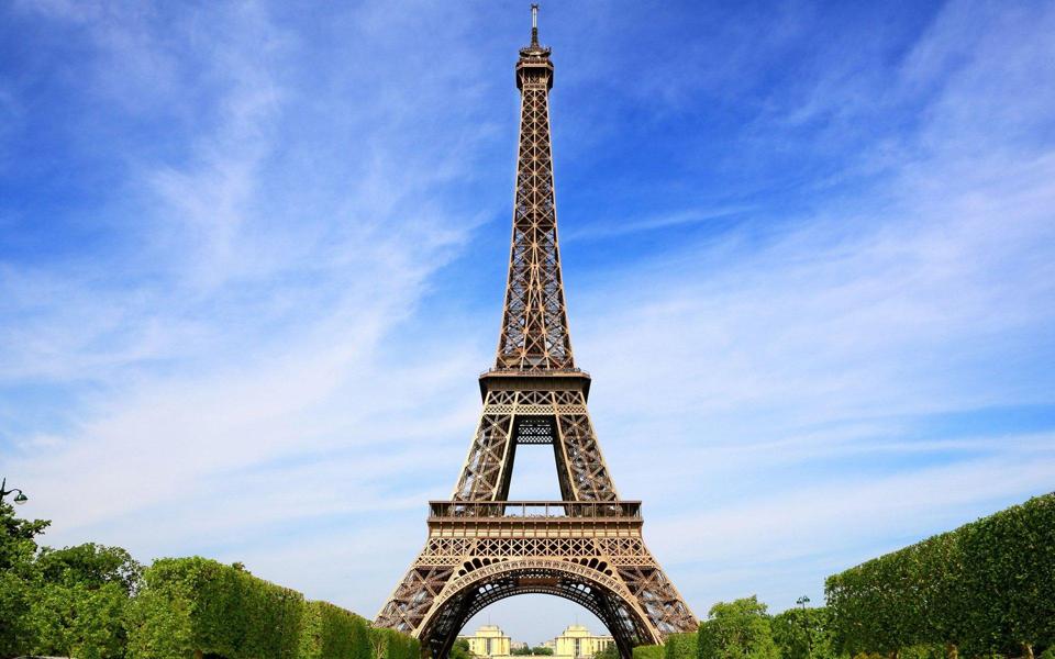 法国巴黎的埃菲尔铁塔高清壁纸图片
