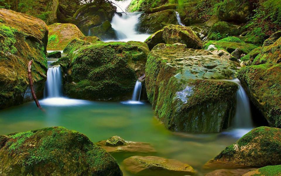 山间溪流狂野写真风景桌面壁纸