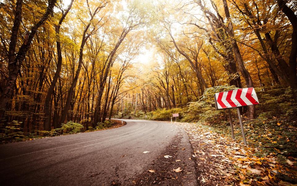 秋天公路风景高清图片壁纸