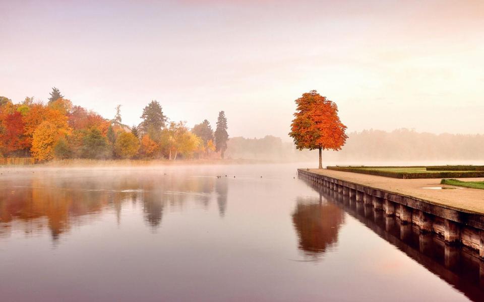 秋天美丽的湖水风景风桌面壁纸