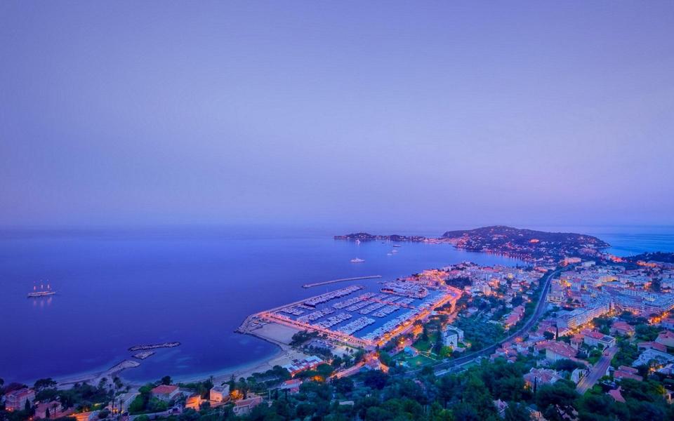 美丽的海滨城市夜景唯美风景桌面壁纸