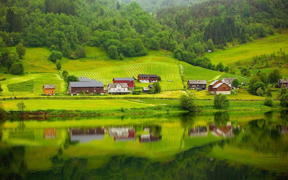 挪威绿色护眼风景桌面壁纸