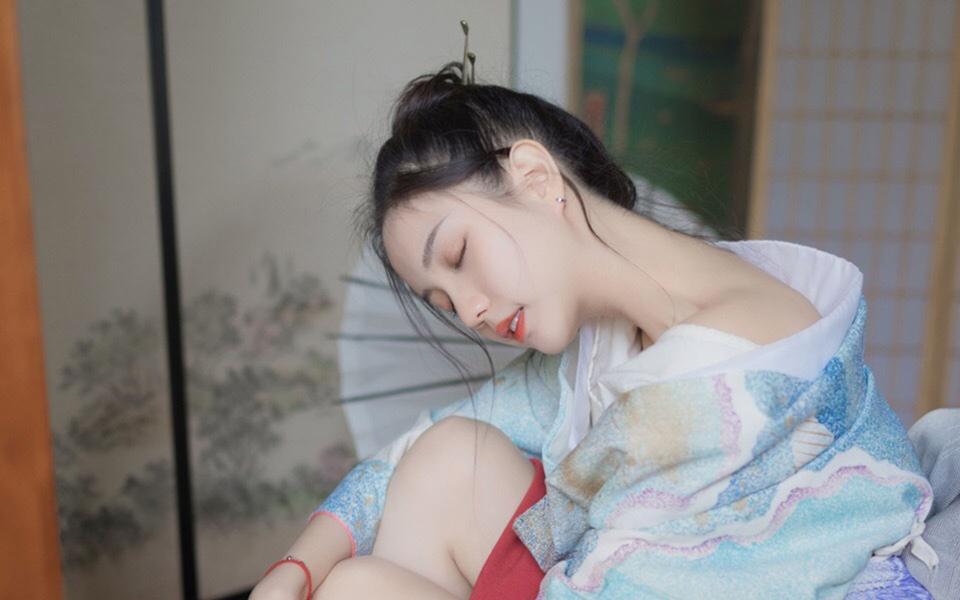 高清漂亮的清秀美女图片电脑桌面壁纸