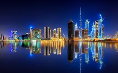 迪拜建筑物摩天大楼夜景唯美电脑壁纸下载