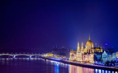 匈牙利布达佩斯美丽的城市夜景高清大图壁纸