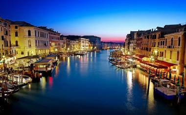 意大利威尼斯水城城市夜景桌面壁纸