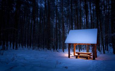 雪中树林旁的小亭子唯美风景桌面壁纸高清下载