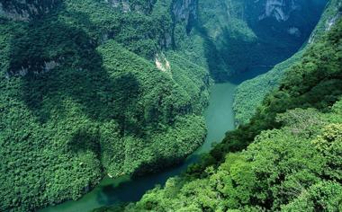 高清绿色峡谷风景桌面壁纸