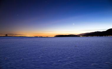 冰雪之后落日的美景
