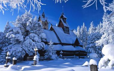 冬季小屋高清雪景桌面壁纸