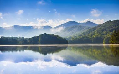 高山森林湖泊自然风景桌面壁纸