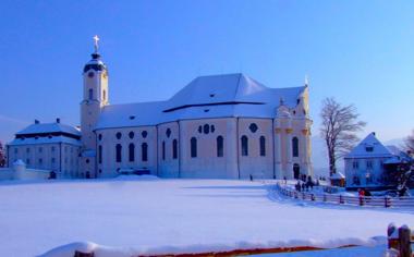美丽的教堂雪景壁纸
