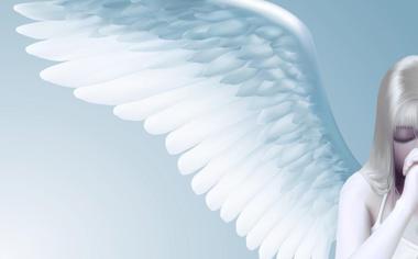 祈祷天使的翅膀桌面壁纸