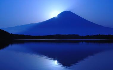 日本富士山夜景桌面壁纸