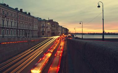 圣彼得堡黄昏车流唯美桌面壁纸