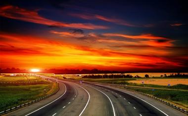 2560x1600夕阳高速道路唯美风景桌面壁纸大图