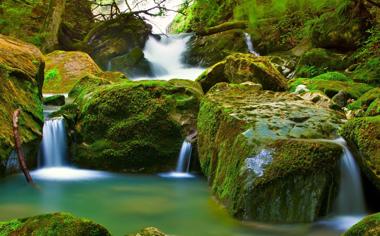 溪流瀑布自然美景高清壁纸下载