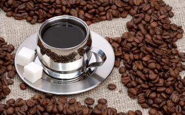 咖啡豆和咖啡桌面壁纸