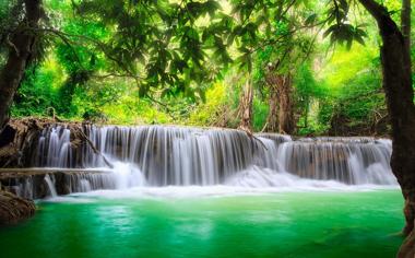 绿色热带瀑布水流风景高清壁纸
