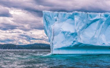 大海漂浮的冰山图片高清壁纸下载