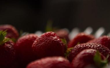 可口的草莓写真桌面图片