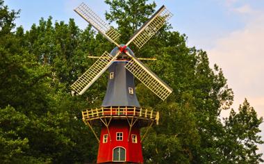 高清漂亮的荷兰风车风景图片电脑壁纸
