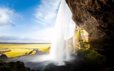 冰岛瀑布风景2K桌面壁纸