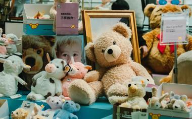 孩子房間里的玩具可愛泰迪熊圖片壁紙桌面