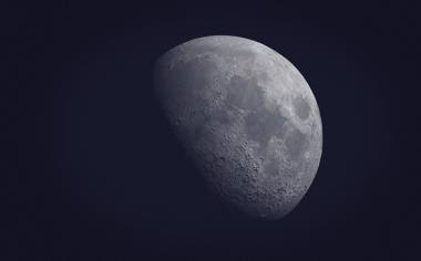 精美2021年最火图片月球表面电脑壁纸图片下载